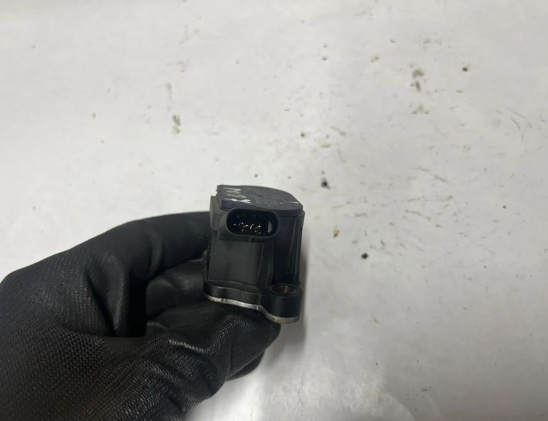 AUDI A3 8V (2012-2020) Электромагнитный клапан 04E906048A 25311804