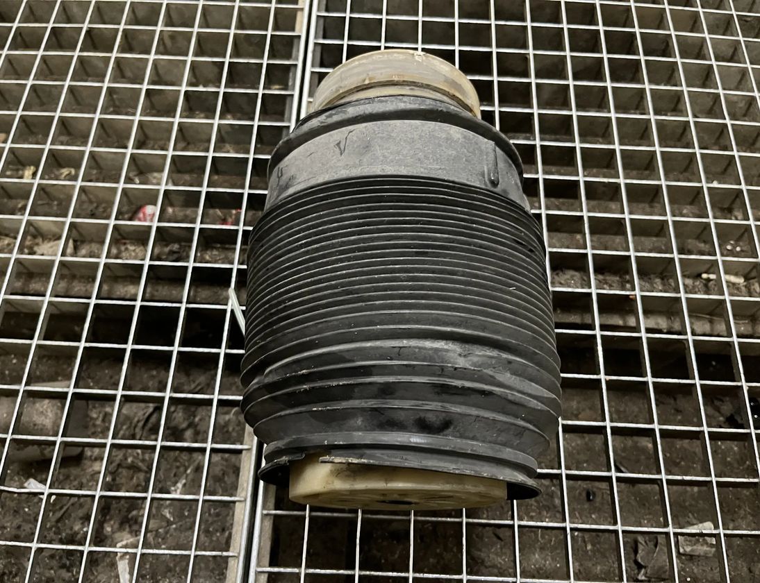 MERCEDES-BENZ CLS-Class C218/X218 (2011-2017) Rear Left Air Suspension Cushion A2123200725 27185825