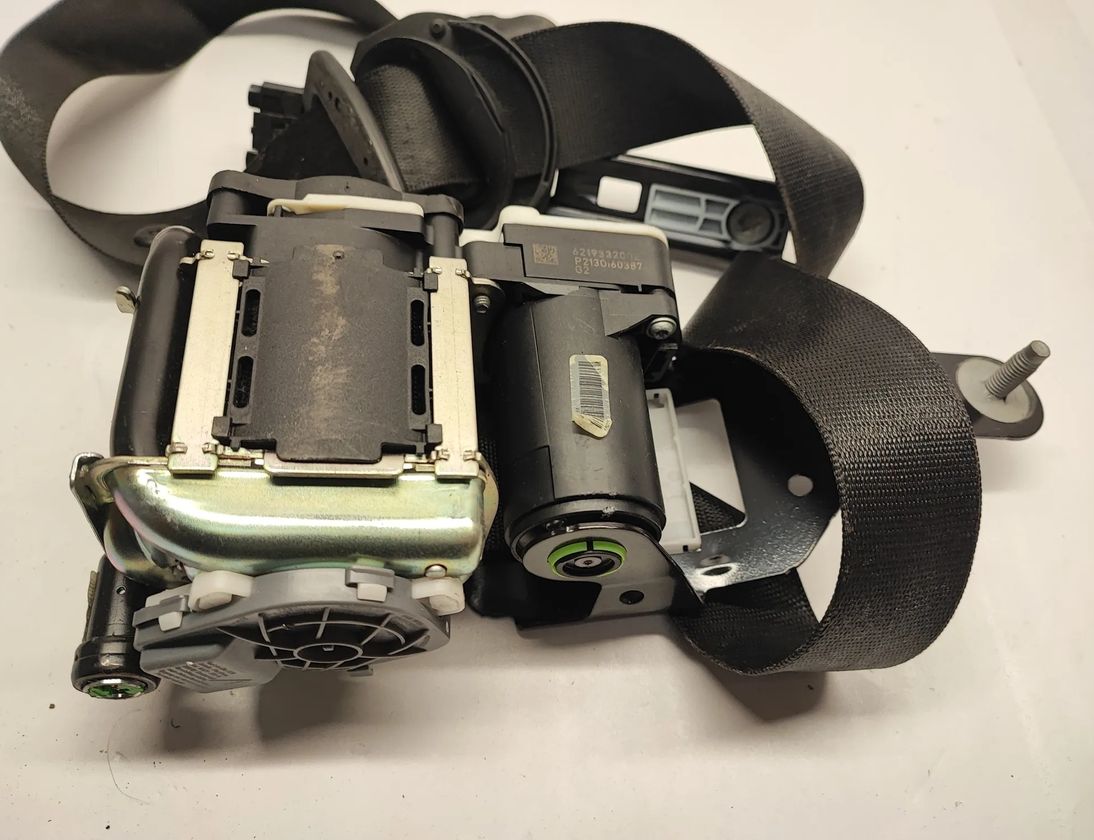 MERCEDES-BENZ CLS-Class C218/X218 (2011-2017) Priekšējā kreisā drošības josta 621933200E,620048000 29023996