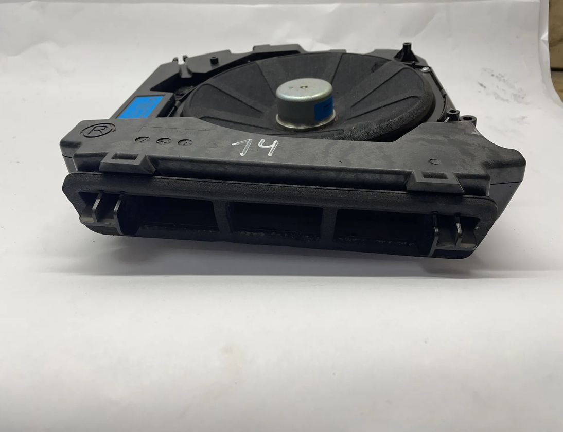 BMW 5 Series F10/F11 (2009-2017) Низкочастотный динамик с правой стороны 9169686,916968602,65139169686-02 29584623