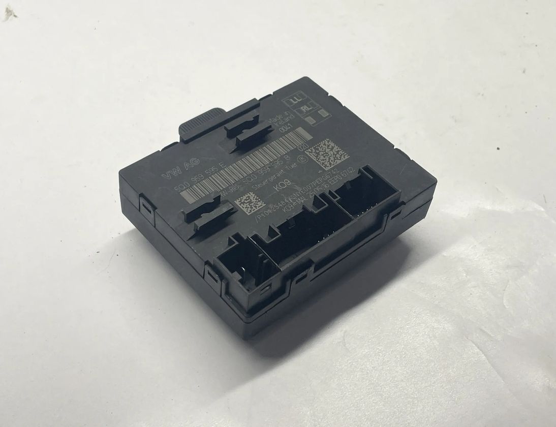 AUDI A3 8V (2012-2020) Блок управления дверей задние правые 5Q0959595B,5Q0959595 29793573