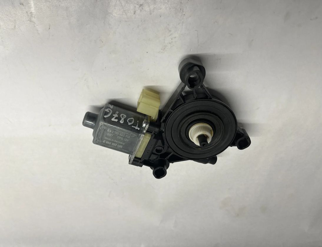 AUDI A3 8V (2012-2020) Aizmugurējo kreiso durvju loga pacēlāja motorīts 5Q0959801,5Q0.959.801 29798097