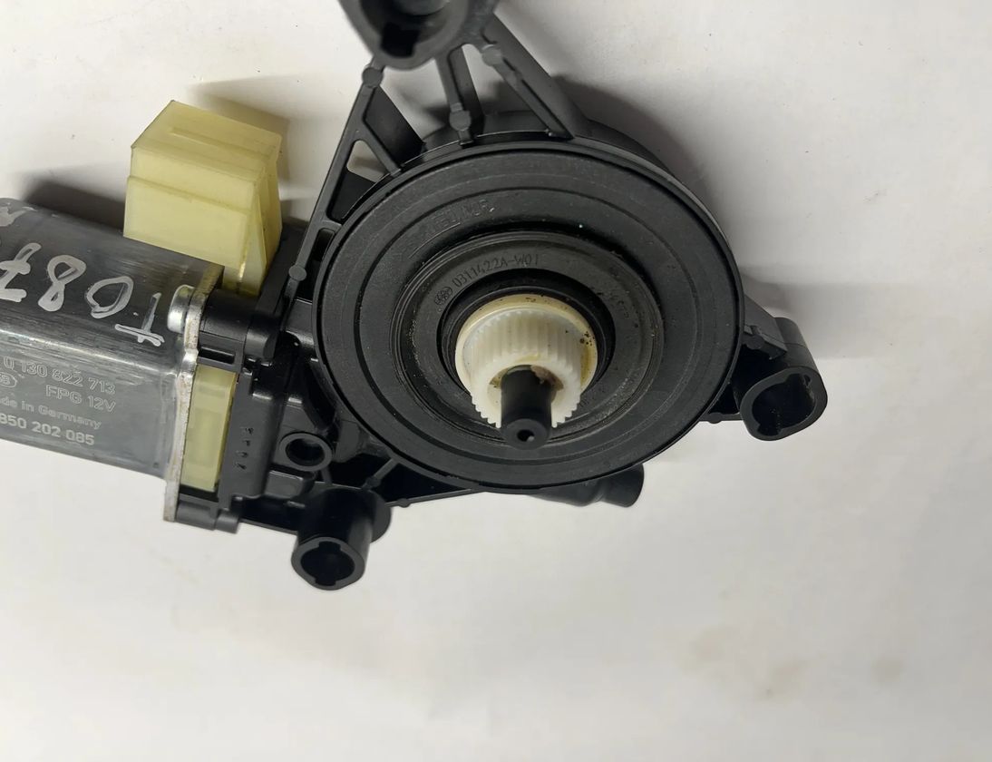 AUDI A3 8V (2012-2020) Aizmugurējo kreiso durvju loga pacēlāja motorīts 5Q0959801,5Q0.959.801 29798097