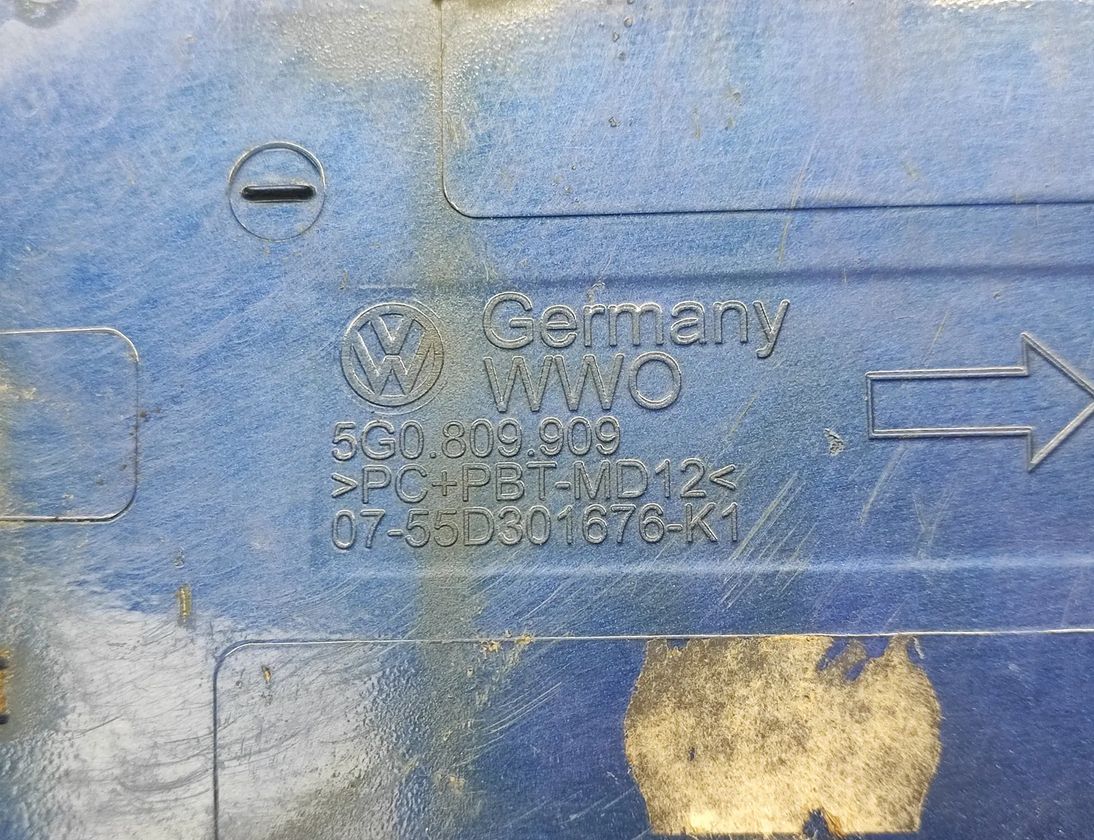 VOLKSWAGEN Golf R 7 generation (2013-2019) Degvielas tvertnes vāciņš 5G0809909 30449052