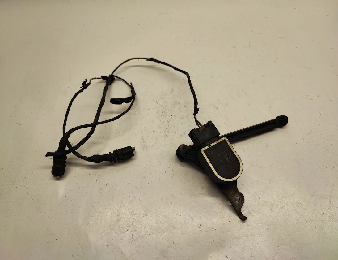 BMW 5 Series F10/F11 (2009-2017) Датчик уровня передний левый 6860843,6860843-01 30617694