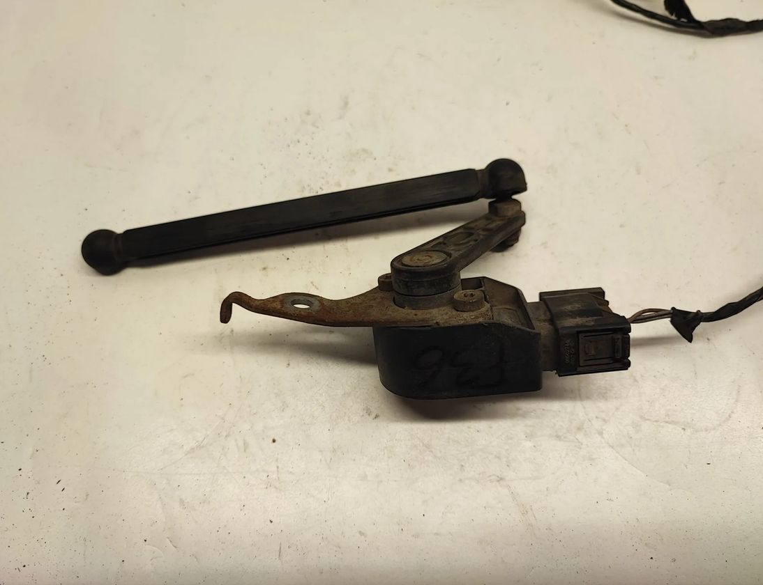 BMW 5 Series F10/F11 (2009-2017) Датчик уровня передний левый 6860843,6860843-01 30617694