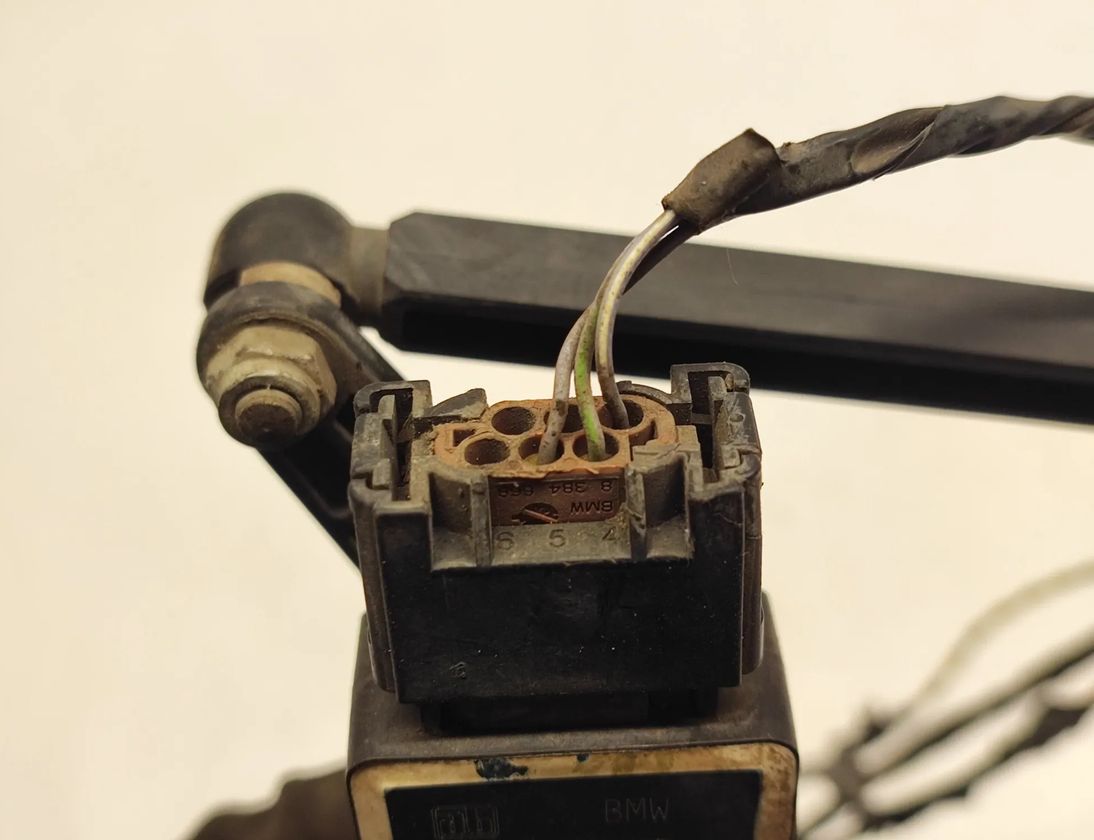 BMW 5 Series F10/F11 (2009-2017) Датчик уровня передний левый 6860843,6860843-01 30617694