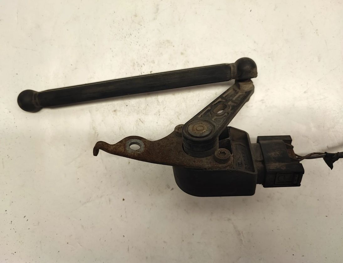 BMW 5 Series F10/F11 (2009-2017) Датчик уровня передний левый 6860843,6860843-01 30617694