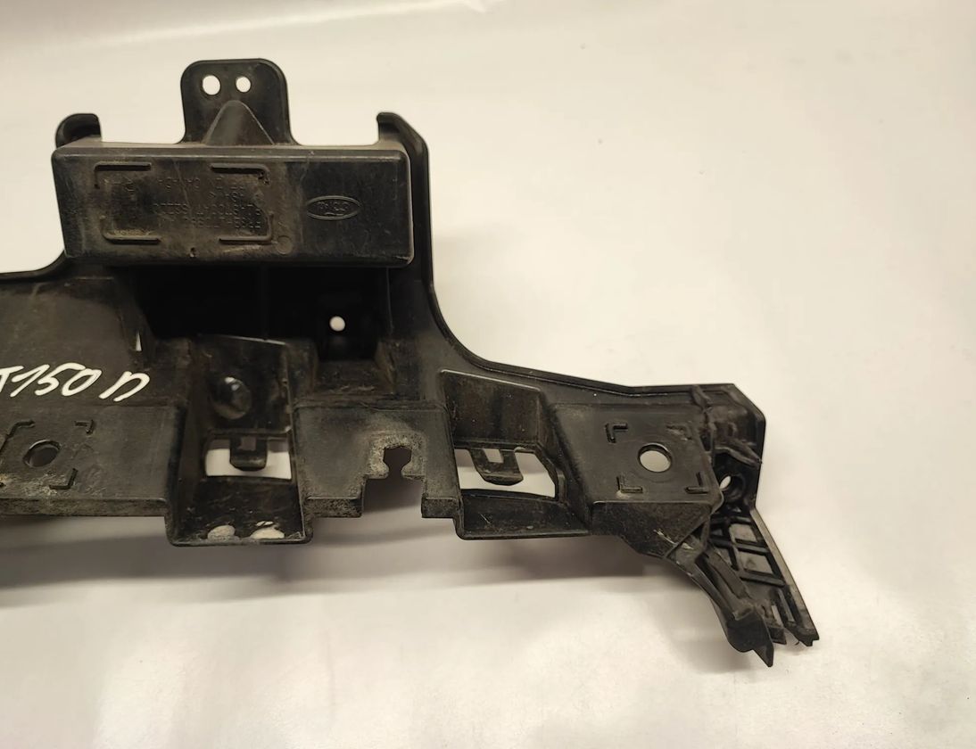 FORD USA Mustang 6 generation (2014-2024) Держатель заднего бампера правый FR3B-17D960-AJ,FR3B17D960AJ 30719431