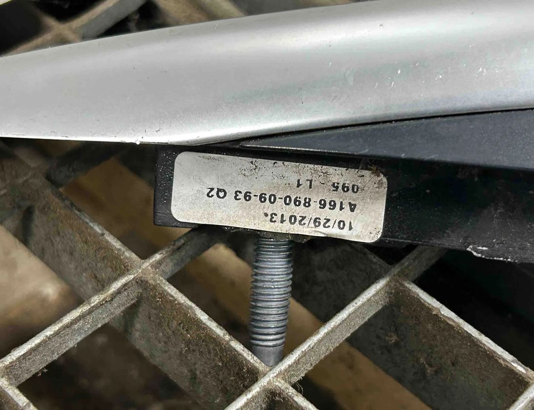 MERCEDES-BENZ GL-Class X166 (2012-2015) Kreisās puses jumta sliede A1668900993 32395190