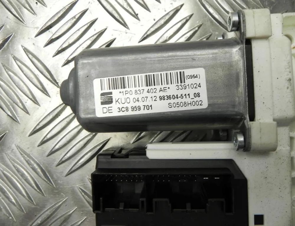 SEAT Leon 3 generation (2012-2020) Front Right Door Window Control Motor 1P0837402AE,3C8959701,3C0959793C 23184707