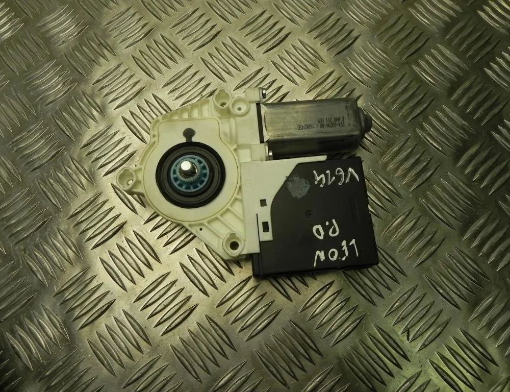 SEAT Leon 3 generation (2012-2020) Front Right Door Window Control Motor 1P0837402AE,3C8959701,3C0959793C 23184707