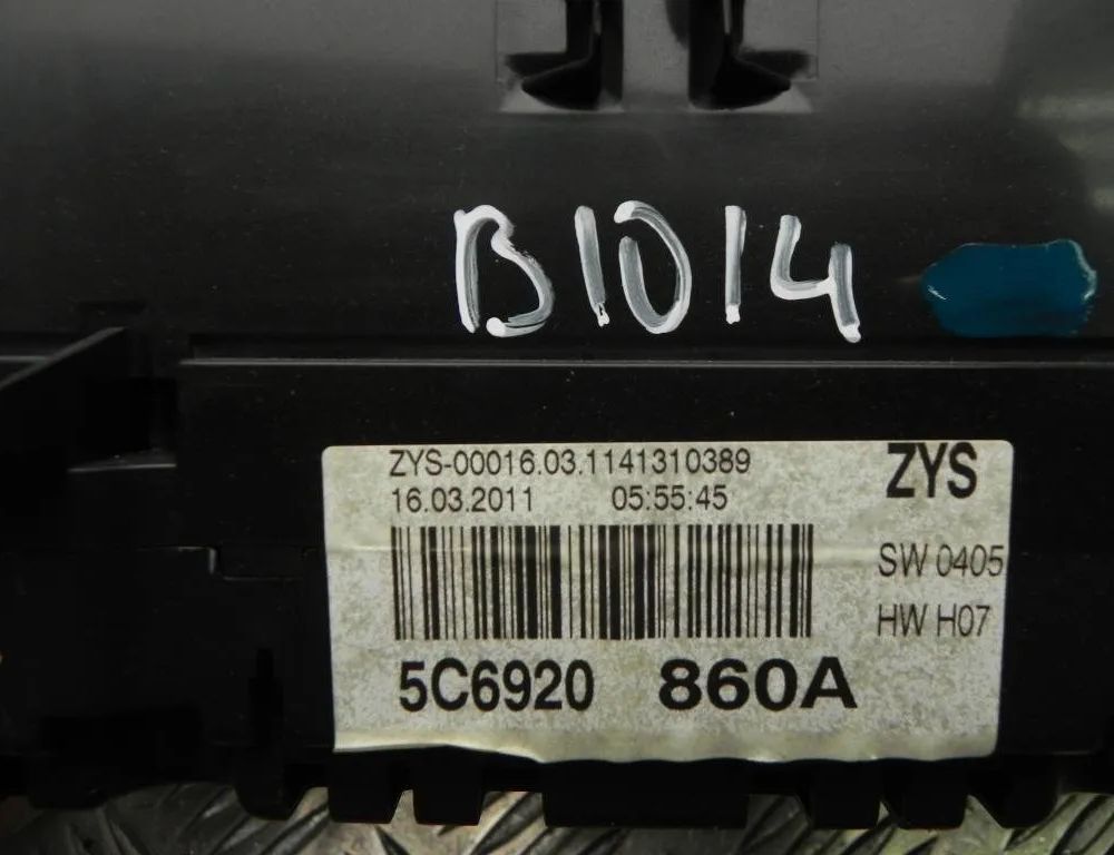 VOLKSWAGEN Jetta 6 generation (2010-2018) Speedometer 5C6920860A 23381523