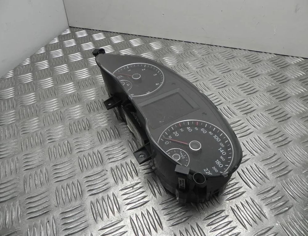 VOLKSWAGEN Jetta 6 generation (2010-2018) Speedometer 5C6920860A 23381523