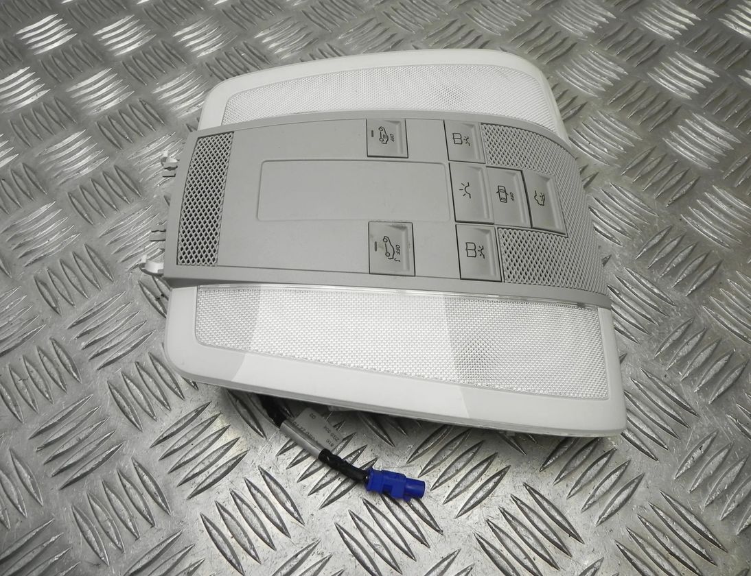 MERCEDES-BENZ C-Class W204/S204/C204 (2004-2015) Salona apgaismojums A2049063002 23428810