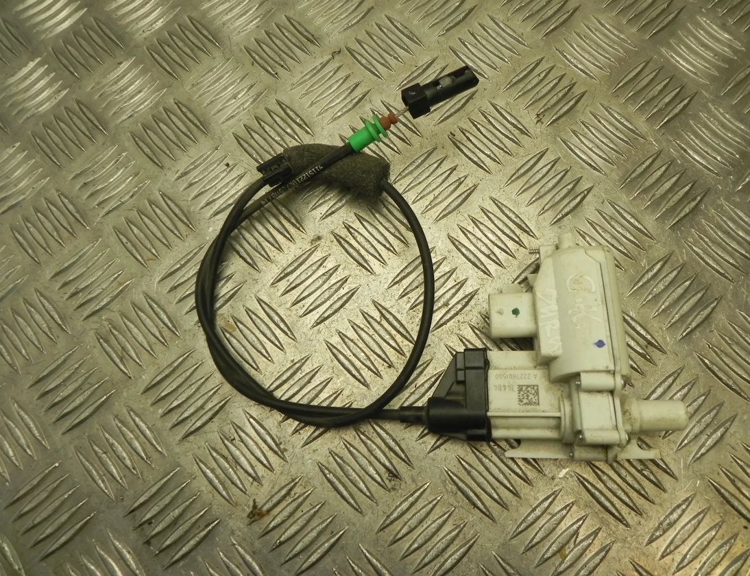 MERCEDES-BENZ S-Class W222/C217/A217 (2013-2020)  Защелка багажника багажника A2227601500 23441944