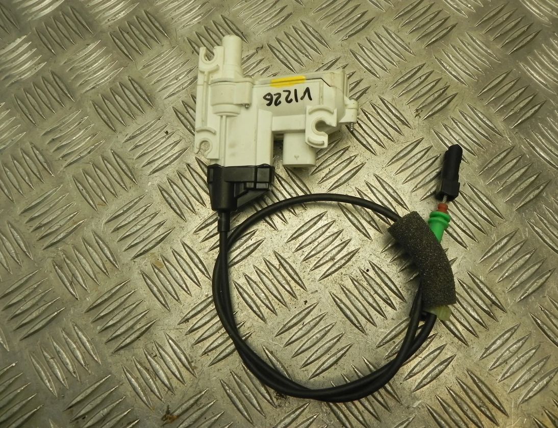 MERCEDES-BENZ S-Class W222/C217/A217 (2013-2020)  Защелка багажника багажника A2227601500 23441944