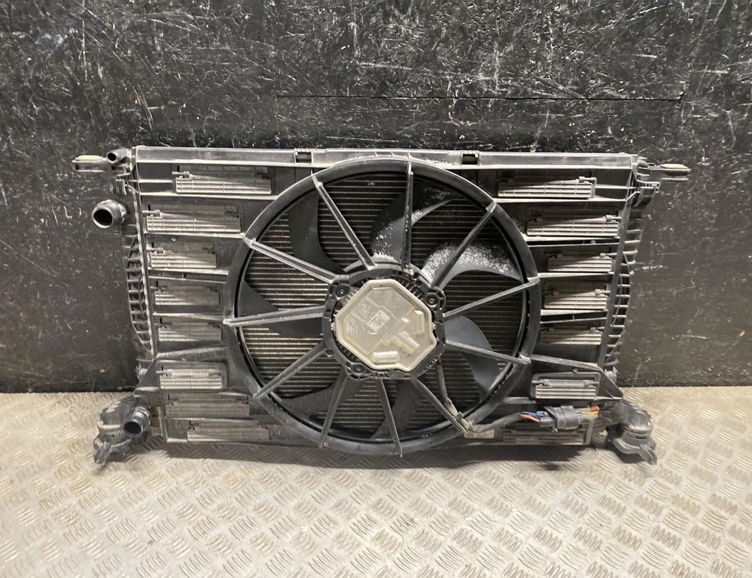 AUDI A4 B9/8W (2015-2024) Охлаждающий радиатор 8W0121251AK,8W0145804A,8W0816411H 28073913