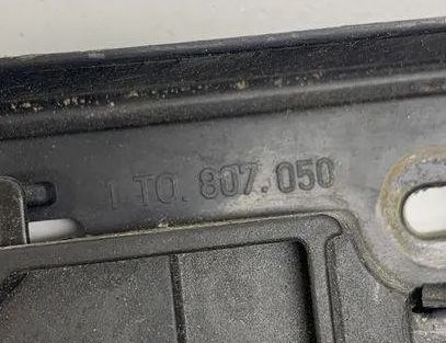 VOLKSWAGEN Touran 1 generation (2003-2015) Priekšējā labā bufera stiprinājums 1T0807050 23928904