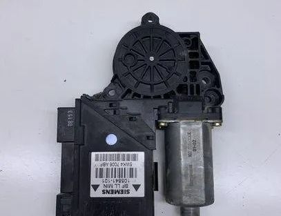 AUDI A4 B7/8E (2004-2008) Priekšējo labo durvju logu pacelšanas motorīts 5WK47006ABF,0130821764 23929337
