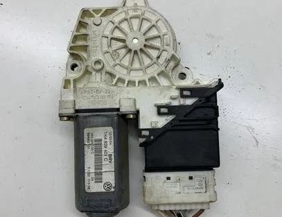 VOLKSWAGEN Golf 5 generation (2003-2009) Priekšējo kreiso durvju logu pacēlāja motorīts 1K4839401C,1K0959703C 23929377