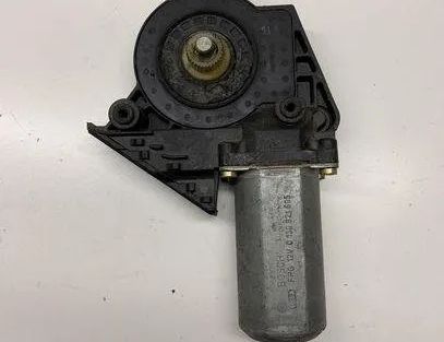 VOLKSWAGEN Passat Variant 1 generation (2010-2024) Front Left Door Window Regulator Motor 3B4837751GD 23929403