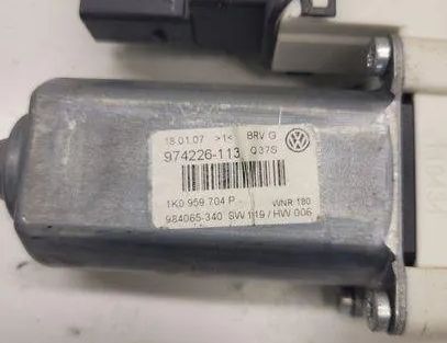 VOLKSWAGEN Golf 5 generation (2003-2009) Aizmugurējo kreiso durvju loga pacēlāja motorīts 1K0959704P 23930942