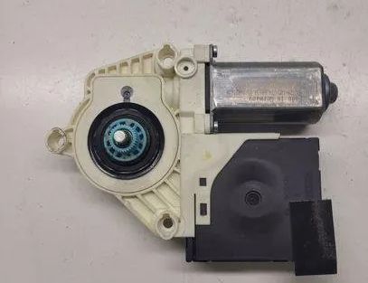 VOLKSWAGEN Passat Variant 1 generation (2010-2024) Маторчик стеклоподъемника передней правой двери 1K0959701P,1K0959793L 23931116