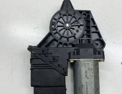 VOLKSWAGEN Passat Variant 1 generation (2010-2024) Rear Right Door Window Control Motor 0130821696 23939376