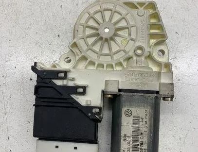 VOLKSWAGEN Golf 5 generation (2003-2009) Aizmugurējo labo durvju loga vadības motorīts 1K0959704C,1K4839402C 23942496