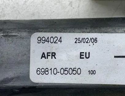 TOYOTA Avensis 2 generation (2002-2009) Priekšējo labo durvju logu pacelšanas motorīts 6981005050,994024,999060102 23944174