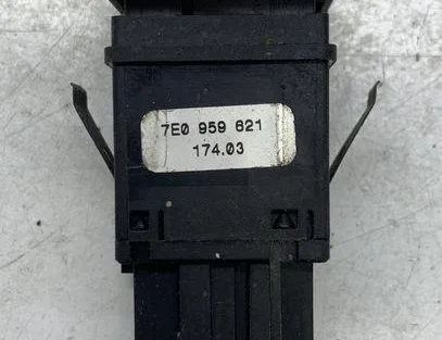 VOLKSWAGEN Transporter T5 (2003-2015) Aizmugurējā stikla apsildes slēdzis 7E0959621 23947220