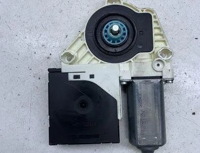 SEAT Leon 2 generation (2005-2012) Маторчик стеклоподъемника передней правой двери 1P0837402H,1T0959702K,1K0959792N 23949729