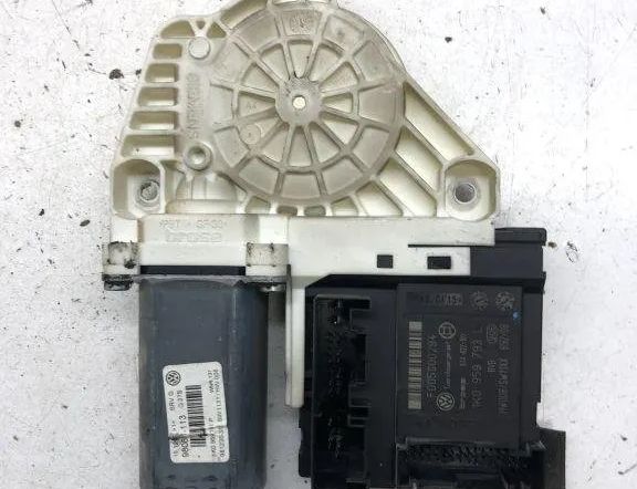 VOLKSWAGEN Passat B7 (2010-2015) Priekšējo kreiso durvju logu pacēlāja motorīts 1K0959701P 30586610