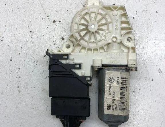 VOLKSWAGEN Variant VII TDI (2014-2024) Aizmugurējo labo durvju loga vadības motorīts F005S00060,1C0959812A 30587371