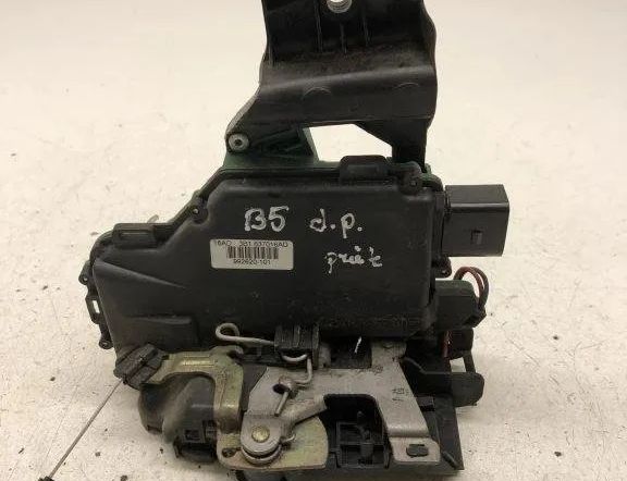 VOLKSWAGEN Passat B7 (2010-2015) Front Right Door Lock 3B1837016AD 30590490