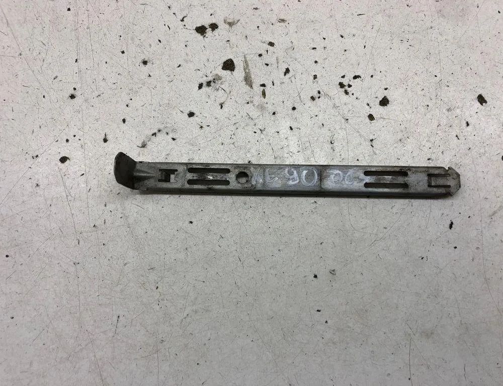 VOLVO XC90 1 generation (2002-2014) Labās puses luktura kronšteina stiprinājums 8637182 30590795