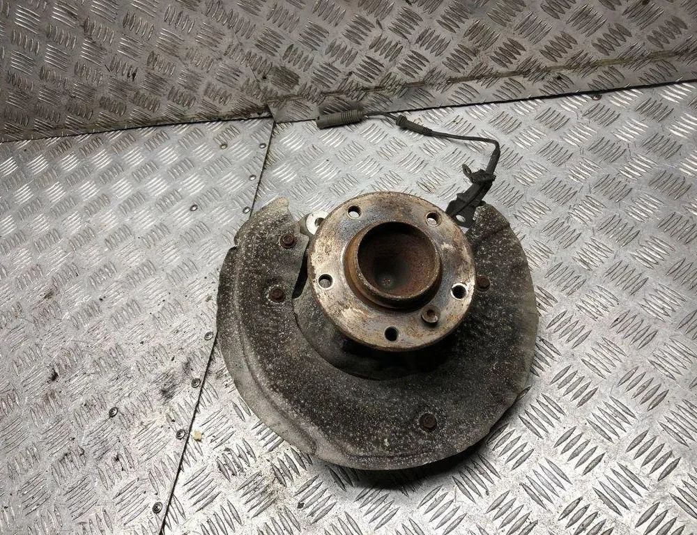 BMW 3 Series E90/E91/E92/E93 (2004-2013) Front Right Wheel Hub 3121676444303,6764443 30591210