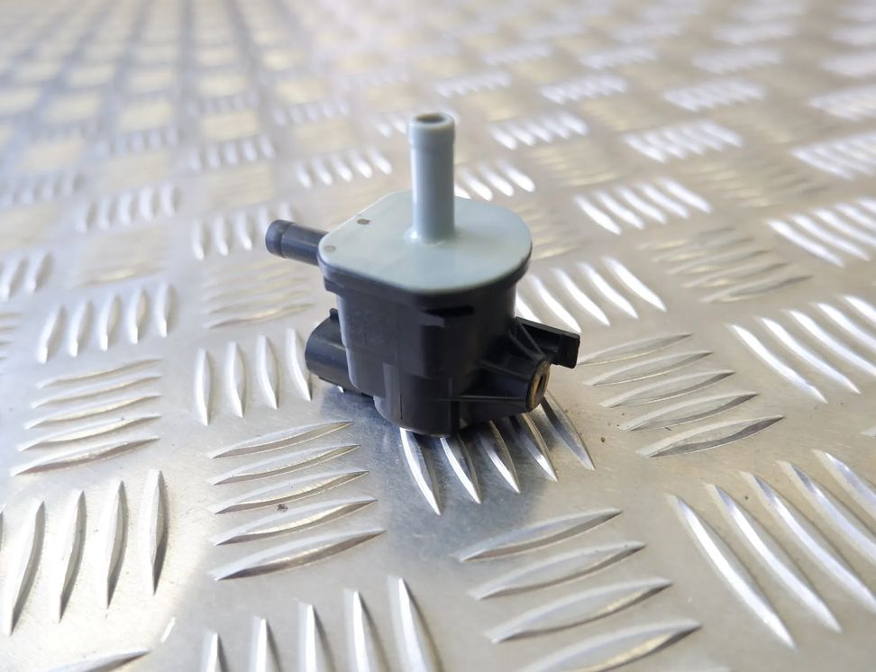 TOYOTA Prius 3 generation (XW30) (2009-2015) Solenoid Valve 90910-12276 12204132