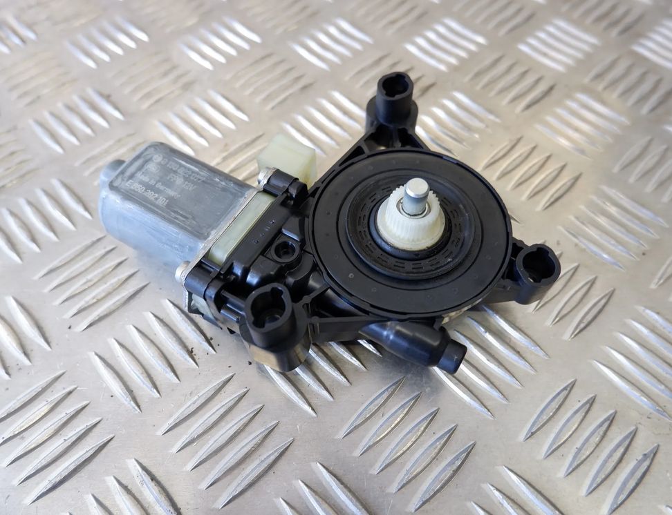 VOLKSWAGEN Tiguan 2 generation (2016-2024) Front Left Door Window Regulator Motor 5Q0959801C,0130822077,E850202101 13392792