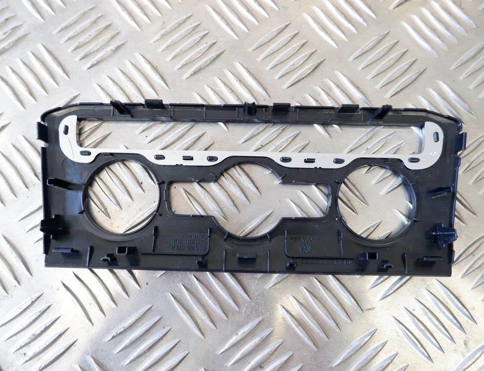 VOLKSWAGEN Tiguan 2 generation (2016-2024) Other Trim Parts 5NC820073A 13404934