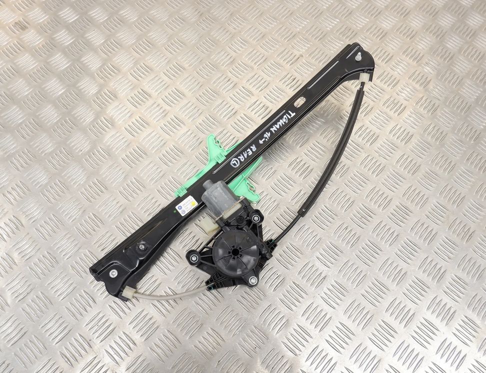 VOLKSWAGEN Tiguan 2 generation (2016-2024) Стеклоподъемник задней левой двери 5NA839461C,5Q0959801A,0130822715 13890375