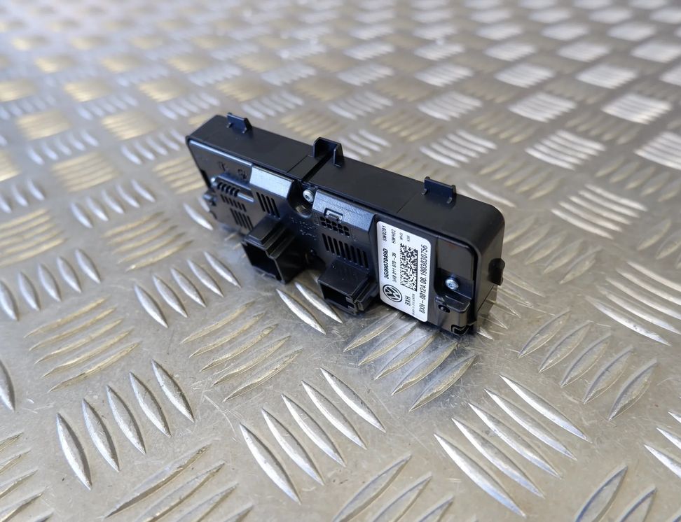 VOLKSWAGEN Tiguan 2 generation (2016-2024) Climate Control Unit 3G0907049D 14618956