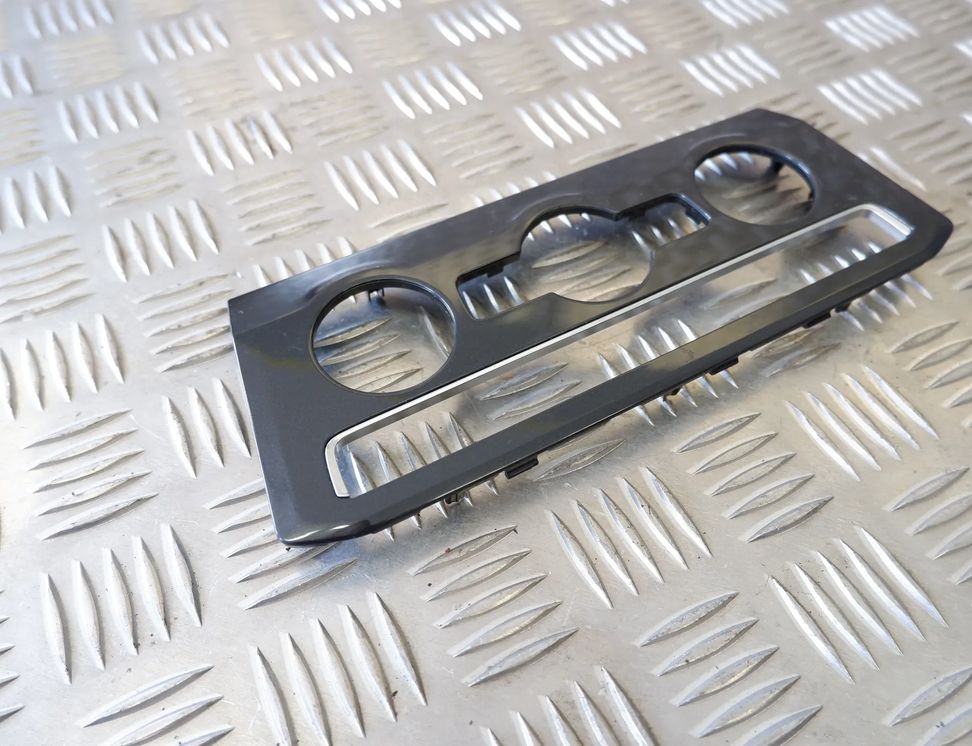 VOLKSWAGEN Tiguan 2 generation (2016-2024) Other Interior Parts 5NC820073A 14619927