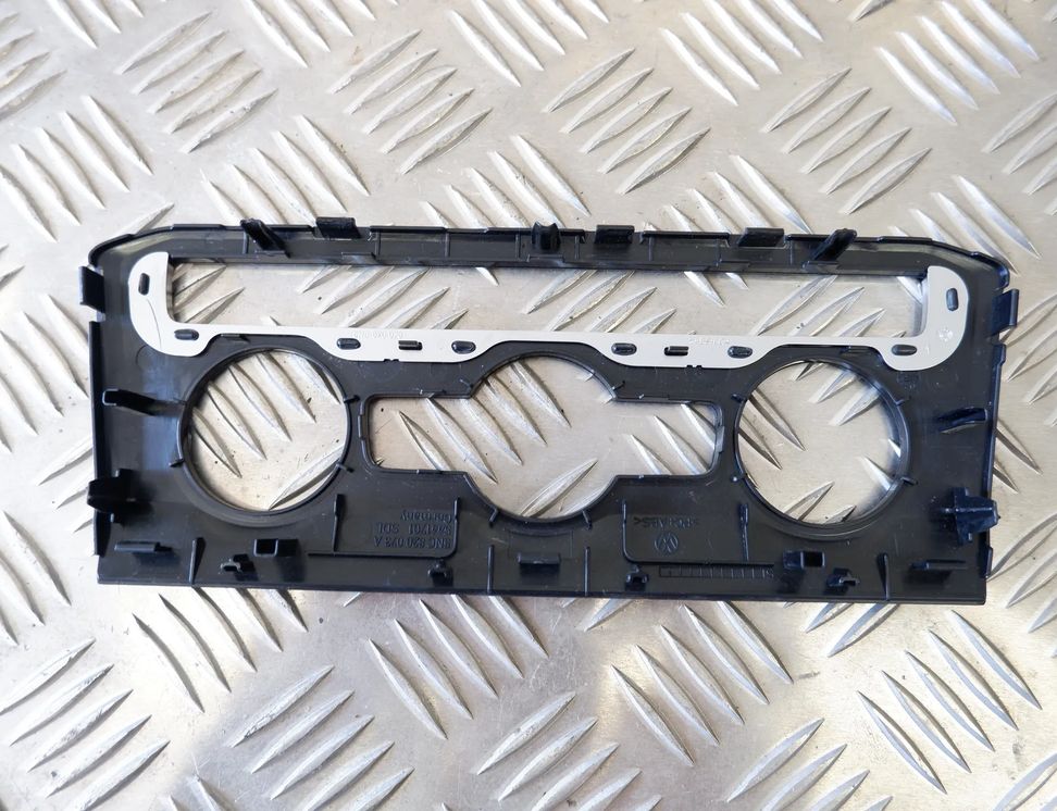 VOLKSWAGEN Tiguan 2 generation (2016-2024) Other Interior Parts 5NC820073A 14619927