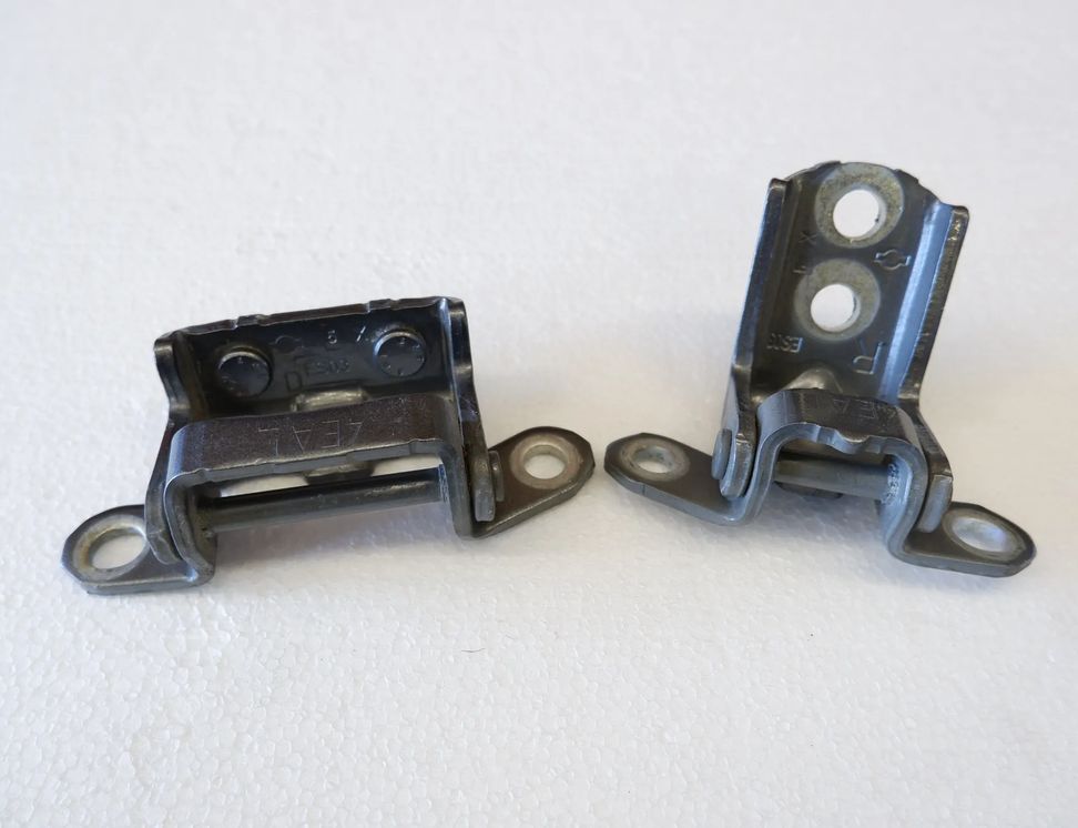 NISSAN Qashqai 2 generation (2013-2023) Комплект петель левой задней двери 31989390