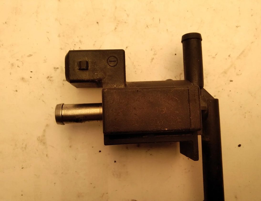 NISSAN Qashqai 2 generation (2013-2023) Vacuum Valve 8200603558,70134303,8200603558,70134303 12179319