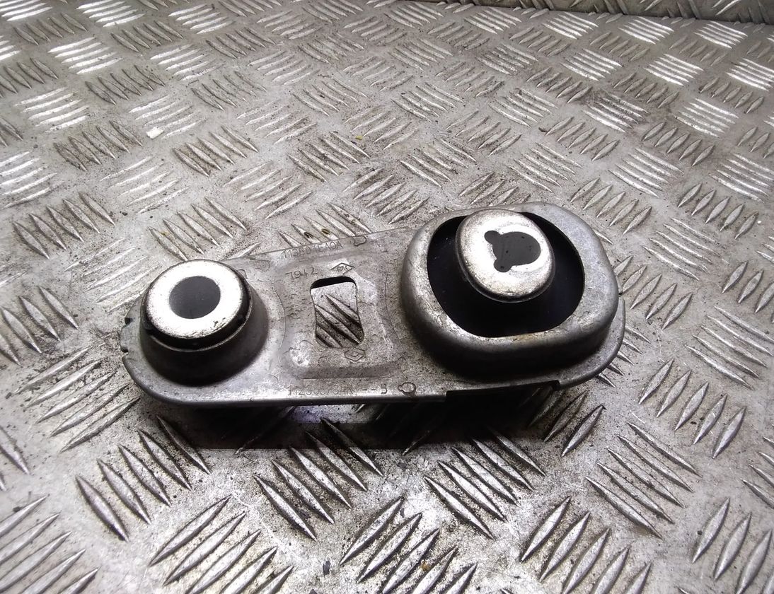 NISSAN Qashqai 2 generation (2013-2023) Priekšējais motora stiprinājums 113604ea0a 17773187