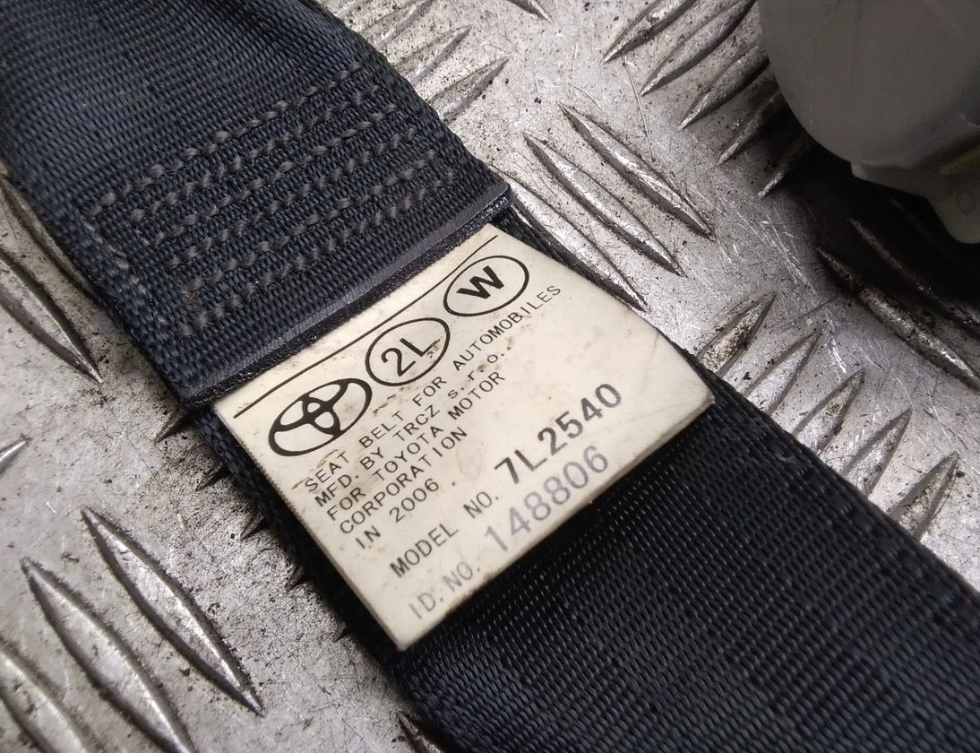 TOYOTA Corolla Verso 1 generation (2001-2009) Rear Left Seatbelt 7l2540,h073901 17928553