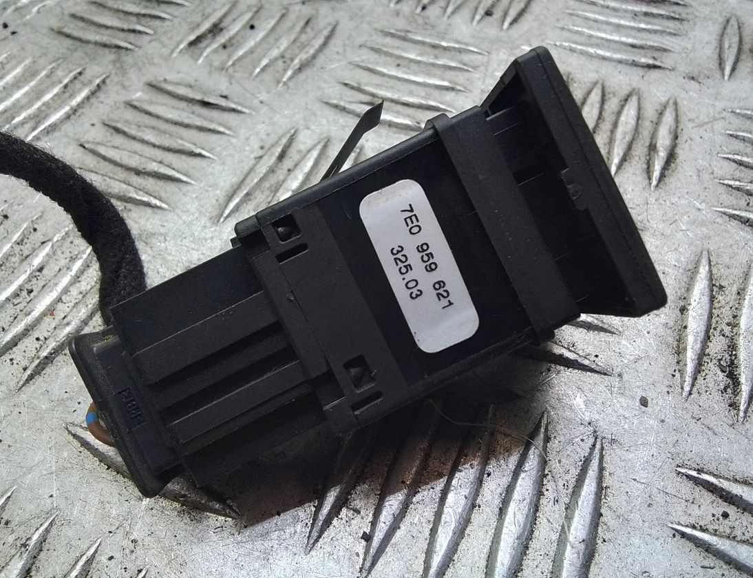 VOLKSWAGEN Transporter T5 (2003-2015) Aizmugurējā stikla apsildes slēdzis 7e0959621 23906400